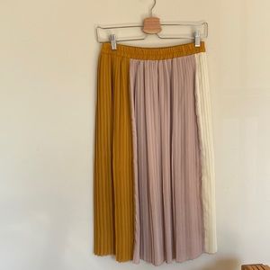 Pleated skirt